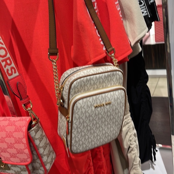 Michael Kors Women's Jet Set Travel Medium Logo Adult Crossbody Bag Vanilla - Picture 3 of 16